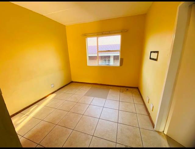 2 BEDROOM PROPERTY TO RENT IN KEMPTON PARK CENTRAL